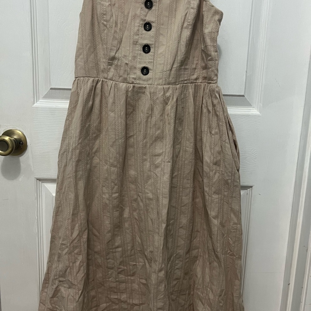 Sleeveless Beige Tie-Back Midi Dress with Button Front